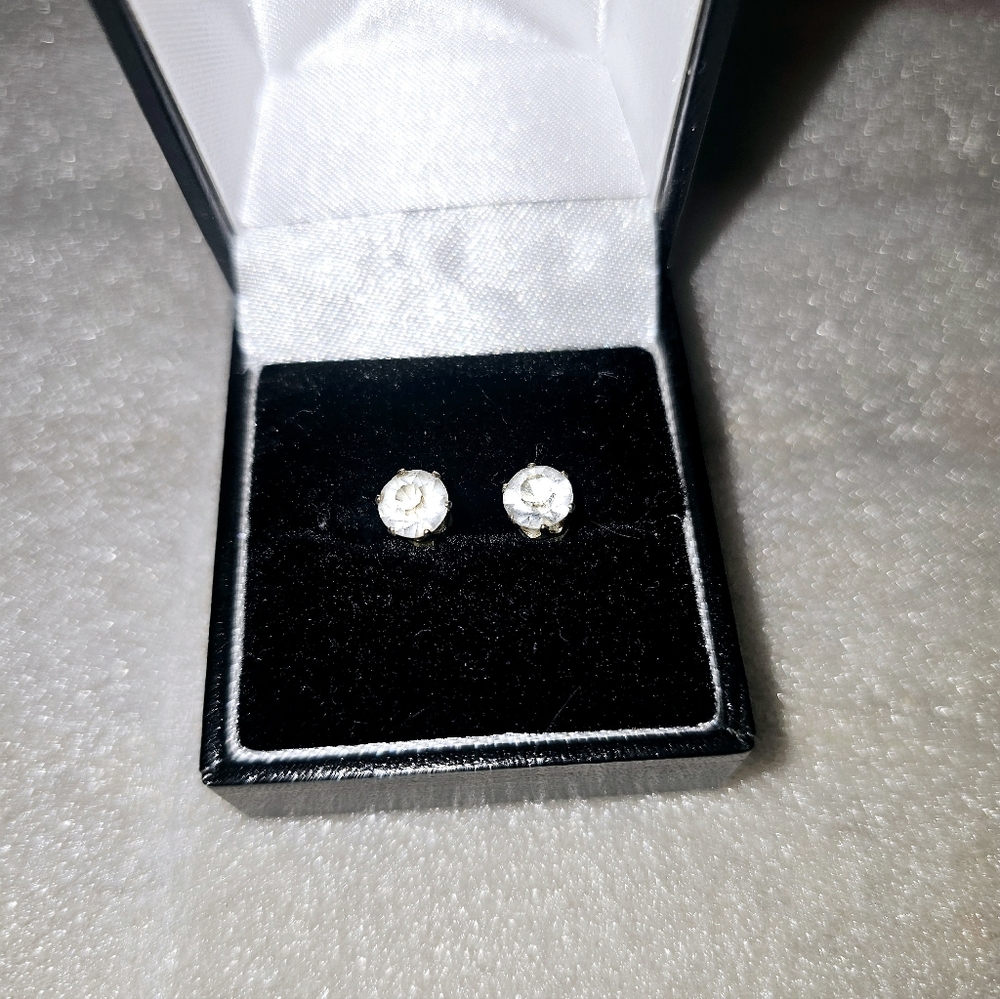 **SOLD**ℂ𝕝𝕖𝕒𝕣 𝕊𝕥𝕠𝕟𝕖 𝔼𝕒𝕣𝕣𝕚𝕟𝕘𝕤